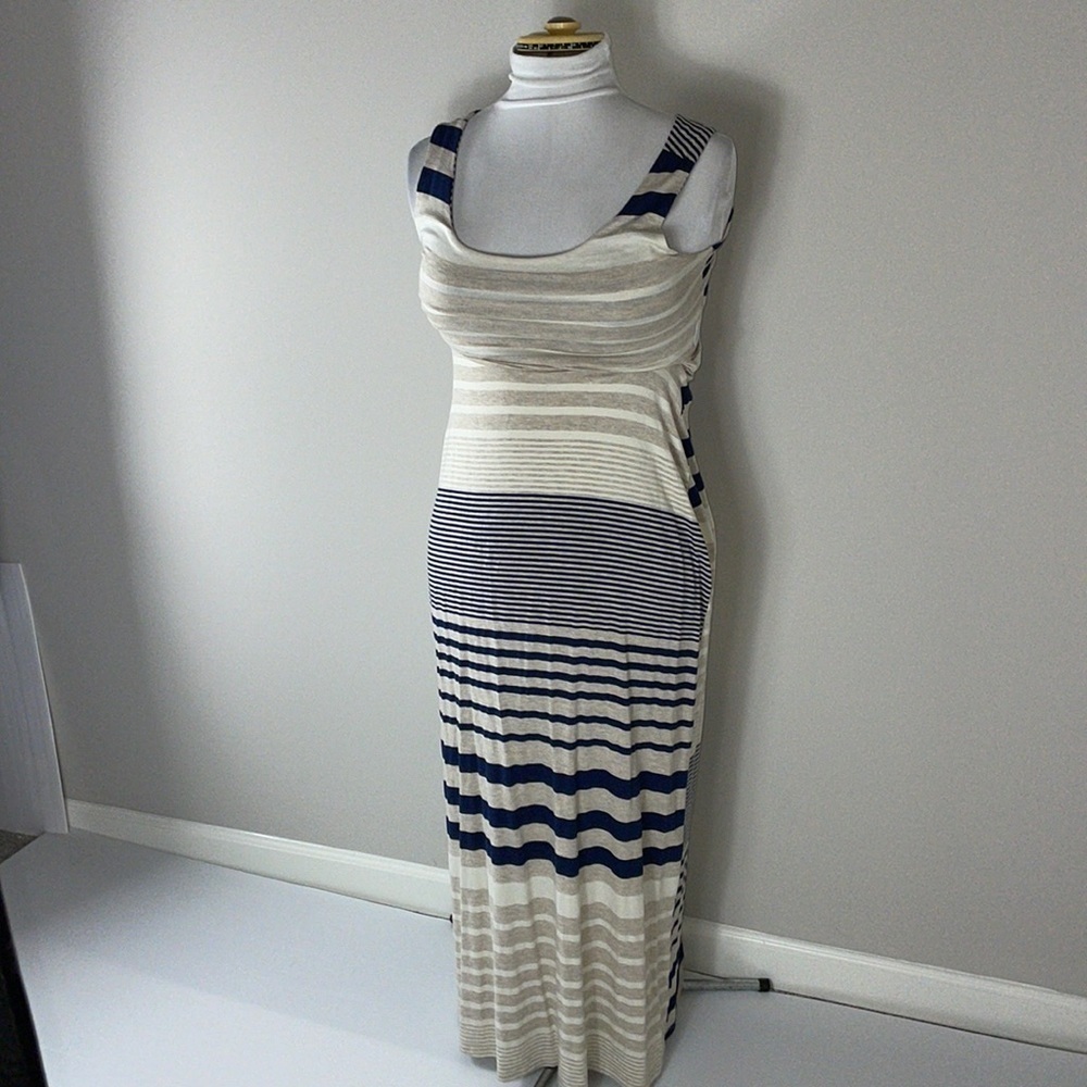 Gilli stretch maxi dress with keyhole cutout,